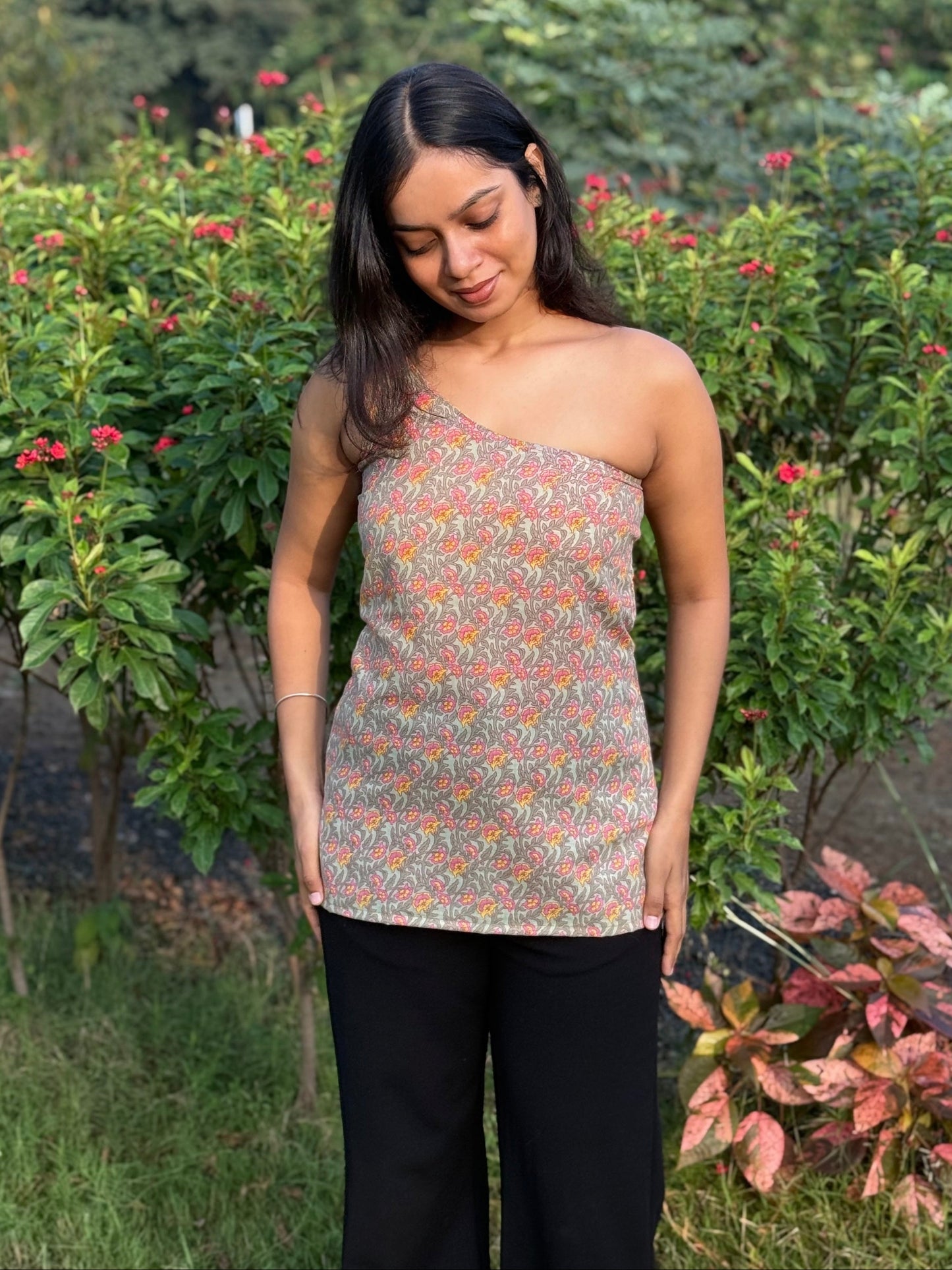 IRA 2.0 One-Shoulder Top – Multicolor Floral Print